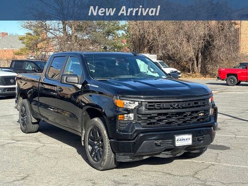 Used 2023 Chevrolet Silverado 1500 Custom image 4