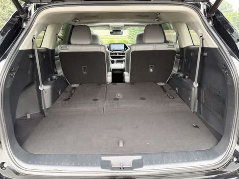 Used 2023 Toyota Highlander XLE AWD/4WD image 26