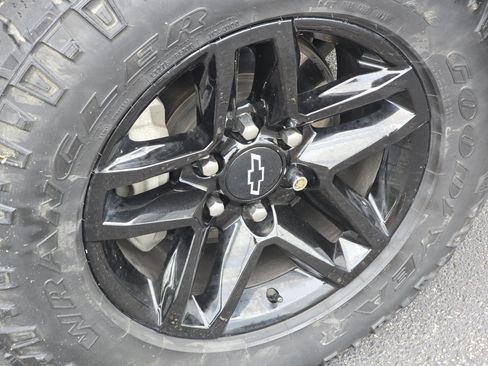 Used 2021 Chevrolet Silverado 1500 Custom Trail Boss w/ LPO, Dark Essentials Package AWD/4WD image 15