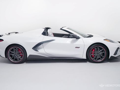 Used 2023 Chevrolet Corvette Stingray Premium Conv w/ Z51 Performance Package RWD image 3