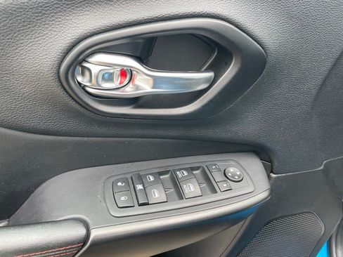 Used 2020 Jeep Cherokee Trailhawk w/ Cold Weather Group image 11