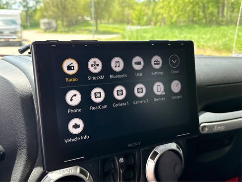 Used 2016 Jeep Wrangler Unlimited Rubicon w/ Connectivity Group AWD/4WD image 26