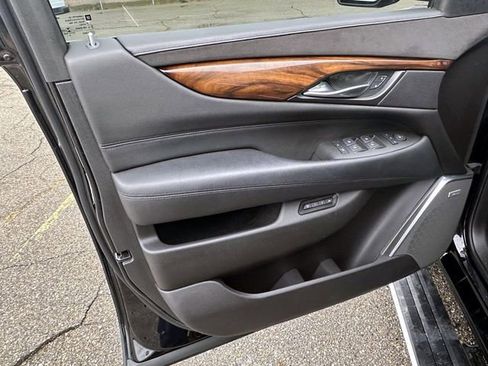 Used 2017 Cadillac Escalade ESV Premium Luxury image 17