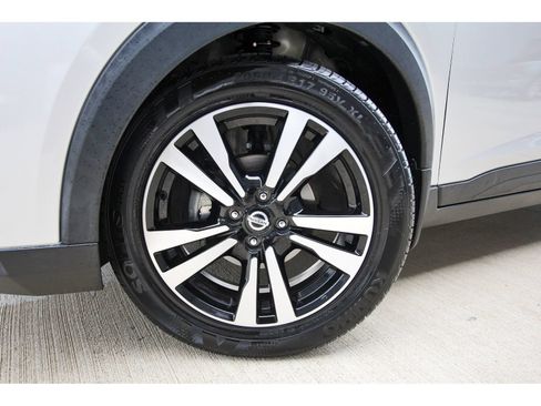 Used 2018 Nissan Kicks SV FWD image 29