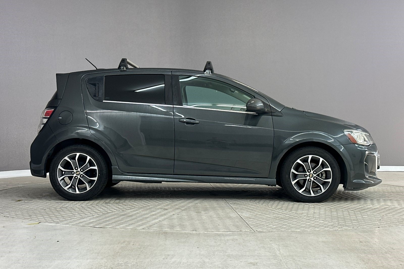 Used 2017 Chevrolet Sonic LT w/ Convenience Package FWD image 8