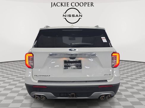 Used 2023 Ford Explorer Platinum w/ Technology Package AWD/4WD image 6