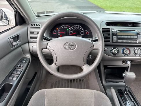 Used 2006 Toyota Camry LE FWD image 19