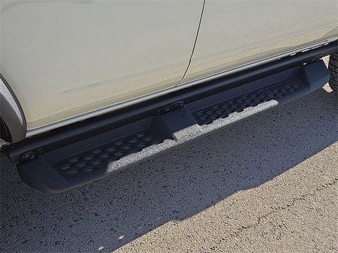 Used 2025 Ford Bronco Badlands image 9
