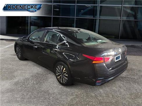 Used 2023 Nissan Altima 2.5 SV FWD image 3