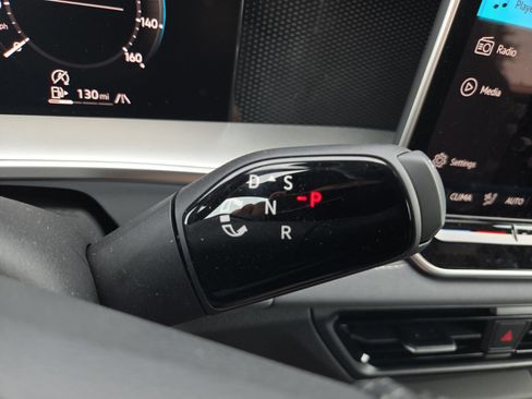 Certified 2026 Volkswagen Tiguan SE R-Line AWD/4WD image 26