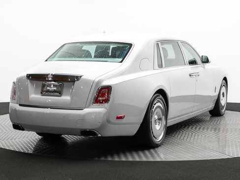 Used 2024 Rolls-Royce Phantom Extended Wheelbase w/ Leather Finishing Pack image 2