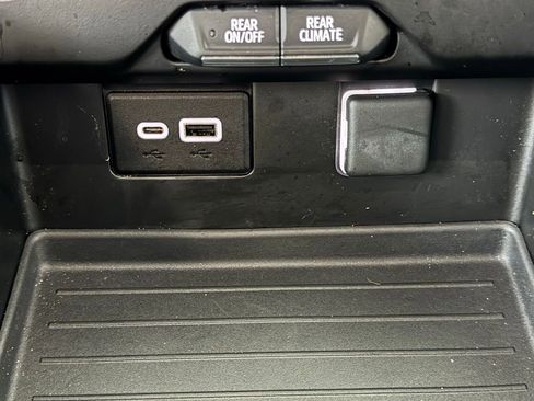 Used 2021 GMC Yukon SLE image 35