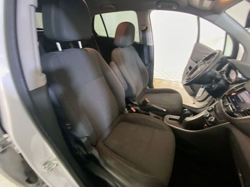 Used 2021 Chevrolet Trax LS w/ Tint and Cruise Package FWD image 13