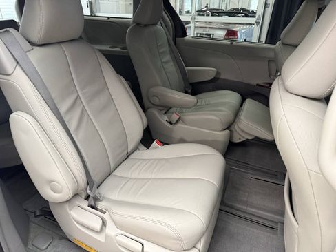 Used 2014 Toyota Sienna XLE AWD/4WD image 34