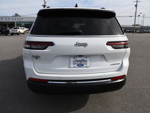 Used 2023 Jeep Grand Cherokee L Laredo RWD image 8