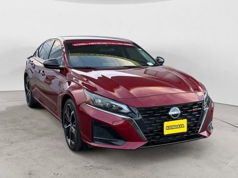 Certified 2024 Nissan Altima 2.5 SR image 3