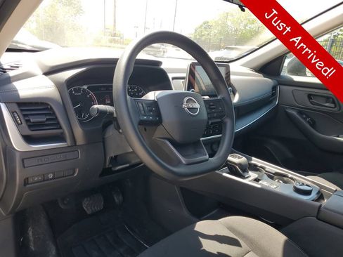 Used 2025 Nissan Rogue S AWD/4WD image 15