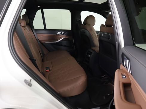 Used 2024 BMW X5 xDrive40i w/ Parking Assistance Package image 23