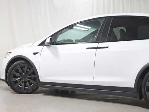 Used 2022 Tesla Model X Plaid image 12