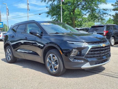 Used 2024 Chevrolet Blazer LT w/ Convenience Package FWD image 3