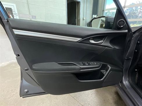 Used 2018 Honda Civic EX image 9