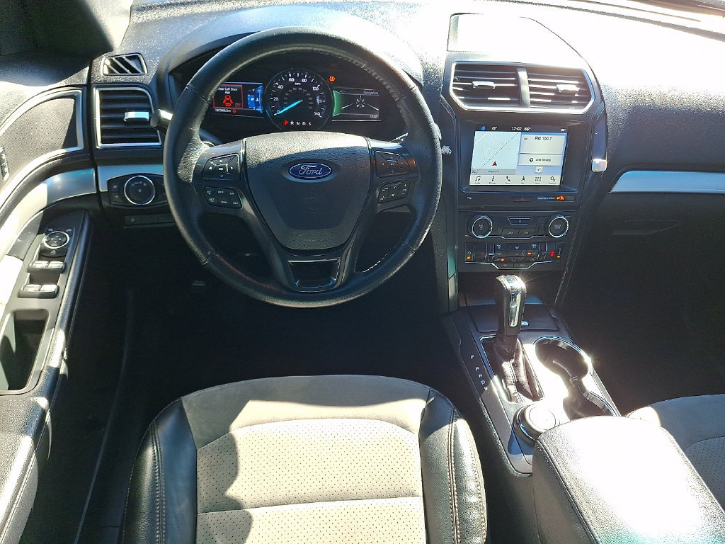 Used 2017 Ford Explorer XLT w/ Equipment Group 202A AWD/4WD image 2