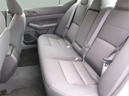 Used 2024 Nissan Altima 2.5 SV image 10