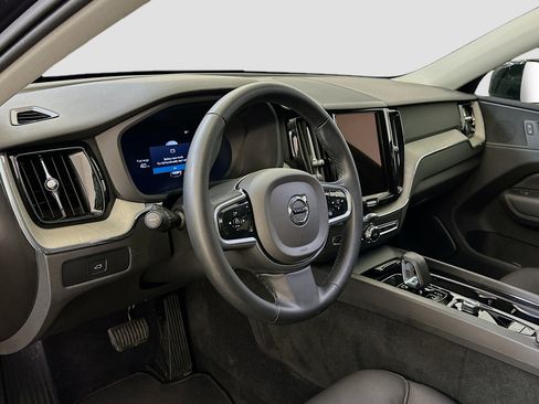 Used 2025 Volvo XC60 B5 Plus image 18