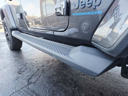 Used 2025 Jeep Wrangler Unlimited Sahara image 17