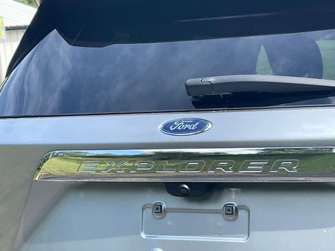 Used 2022 Ford Explorer XLT image 22