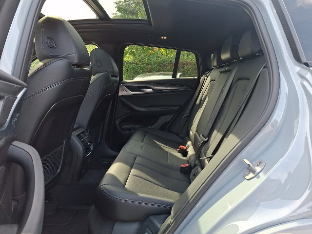 Used 2024 BMW X4 xDrive30i w/ M Sport Package AWD/4WD image 10