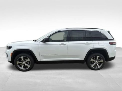 New 2026 Jeep Grand Cherokee Limited w/ Trailer Tow Package AWD/4WD image 12