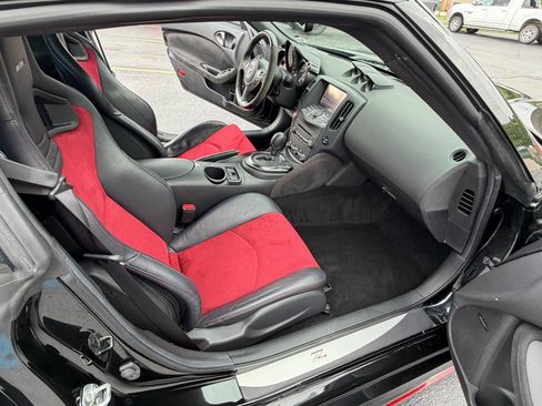 Used 2020 Nissan 370Z NISMO RWD image 32