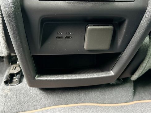 Used 2024 GMC Acadia AT4 w/ Luxury Package image 25