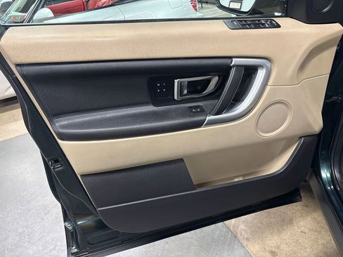 Used 2017 Land Rover Discovery Sport HSE image 31