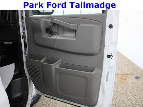 Used 2016 Chevrolet Express 2500 image 20