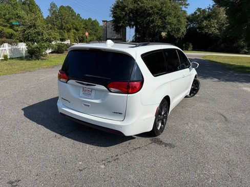 Used 2019 Chrysler Pacifica Limited w/ Advanced Safetytec Group FWD image 6