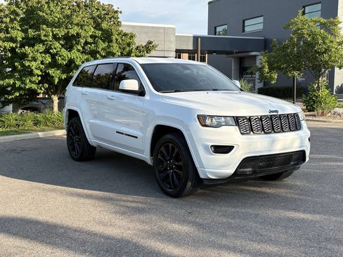 Used 2021 Jeep Grand Cherokee Laredo X AWD/4WD image 6