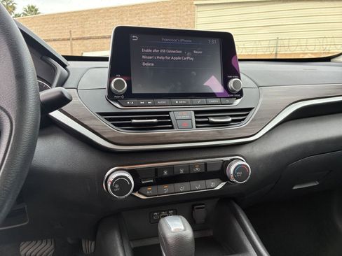 Used 2025 Nissan Altima 2.5 SV image 17