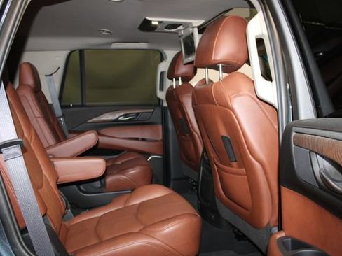 Used 2019 Cadillac Escalade Premium Luxury AWD/4WD image 13