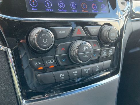 Used 2020 Jeep Grand Cherokee Overland AWD/4WD image 16