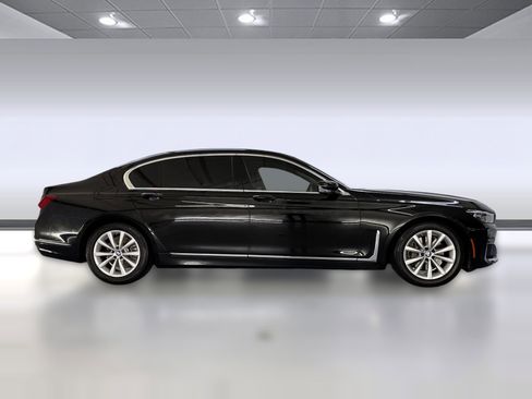 Used 2021 BMW 740i image 8