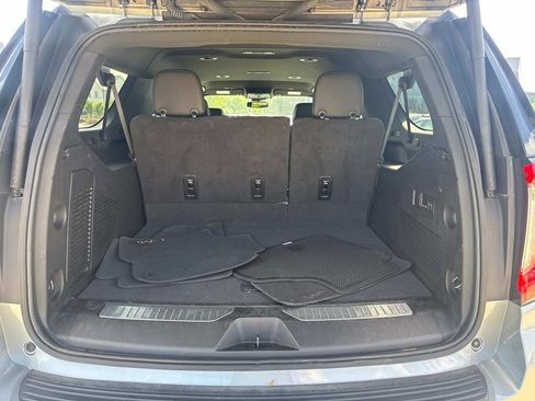 Used 2024 GMC Yukon XL Denali AWD/4WD image 11