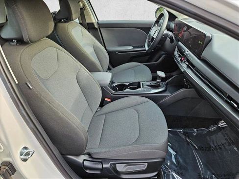 Used 2025 Kia K4 FWD image 19