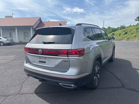 Used 2025 Volkswagen Atlas SE AWD/4WD image 10