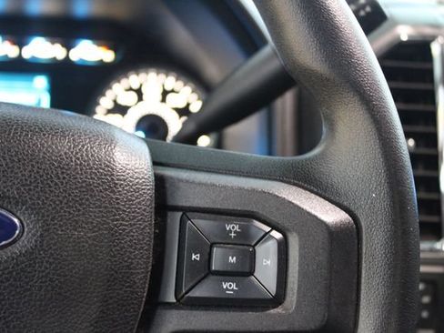 Used 2015 Ford F150 XLT AWD/4WD image 19
