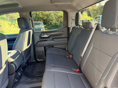 New 2026 GMC Sierra 1500 SLE w/ Max Trailering Package image 8