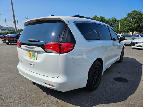 Used 2021 Chrysler Voyager Lxi FWD image 6