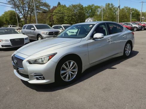 Used 2016 INFINITI Q50 Premium w/ Driver Assistance Package AWD/4WD image 4