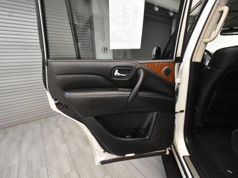 Used 2019 INFINITI QX80 Luxe w/ All-Season Package AWD/4WD image 16